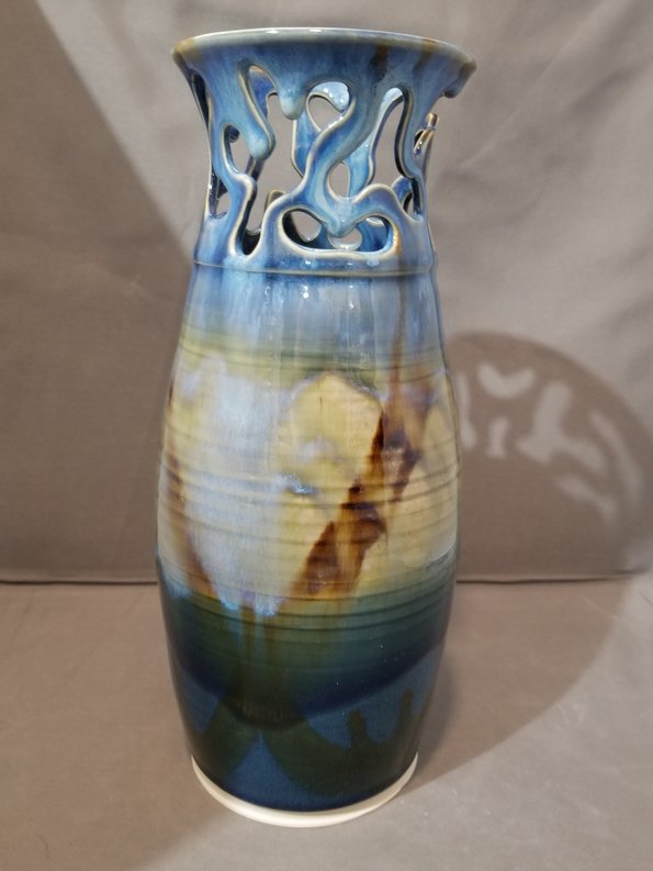 Vase w/cutout coral
