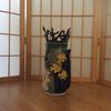 Vase w/black glass-top coral